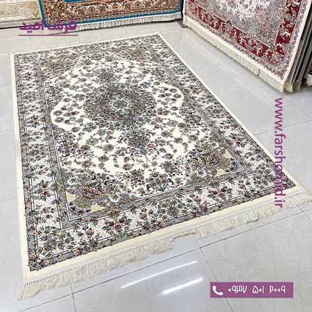 فرش ماشینی 700 شانه ۸ رنگ اصل گل آذین کرم حاشیه کرم قالی کشمیر