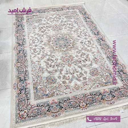 فرش ماشینی 1200 شانه گلبرجسته صدف نقره ای حاشیه سرمه ای فرش ملل